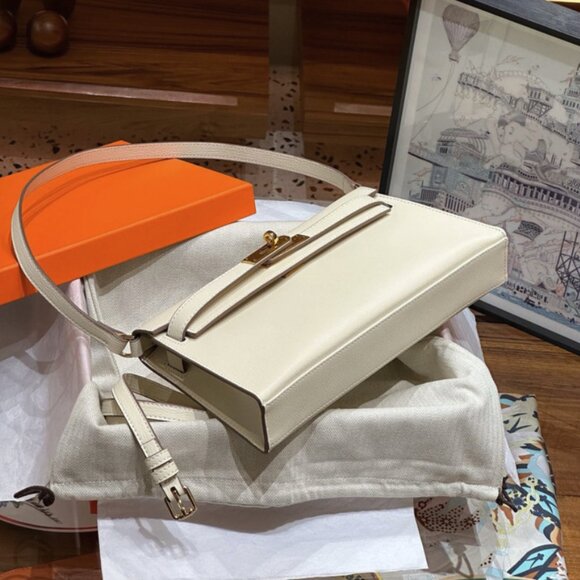 White Genuine Leather Envelope/ Baguette Bag | 2 Interchangeable Straps - Picture 4 of 6